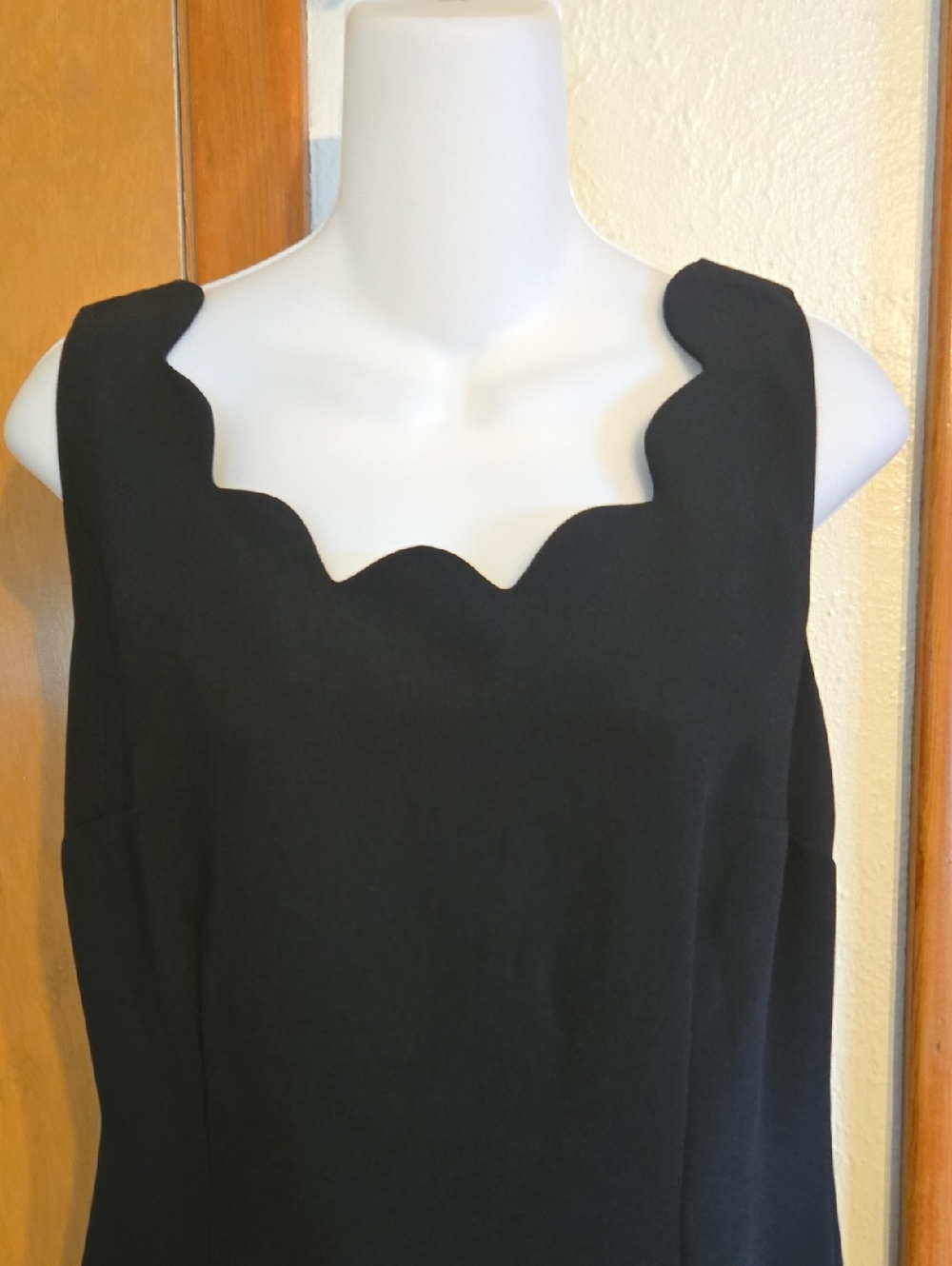 NEW Talbots Black Scalloped Sheath Dress 6 - Picture 2 of 7